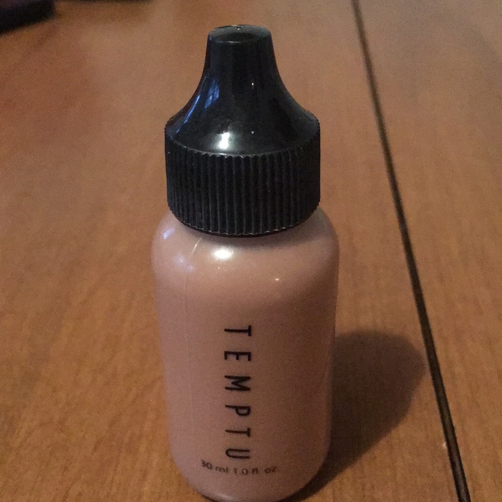 Tempting Shimmer bronzer